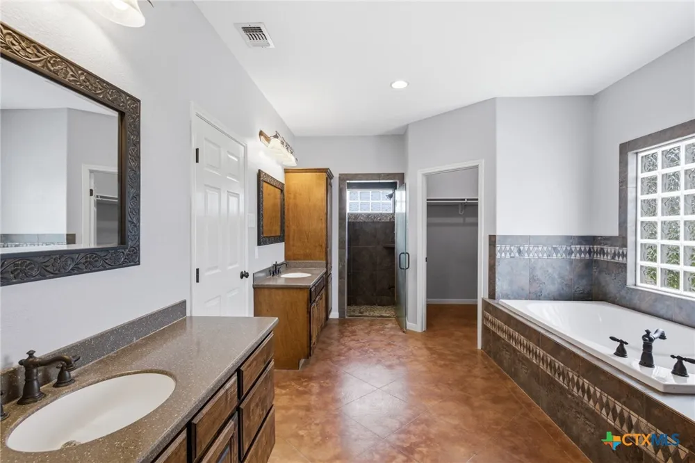 335 County Road 320 Edna, TX 77957