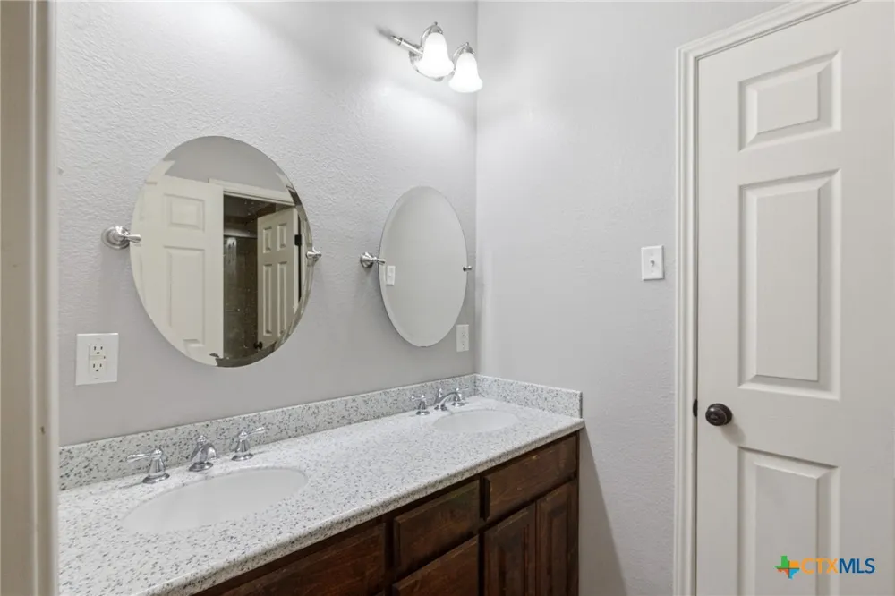 335 County Road 320 Edna, TX 77957