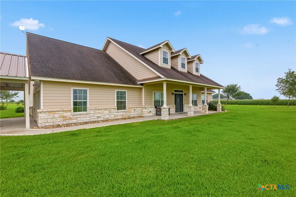 335 County Road 320 Edna, TX 77957