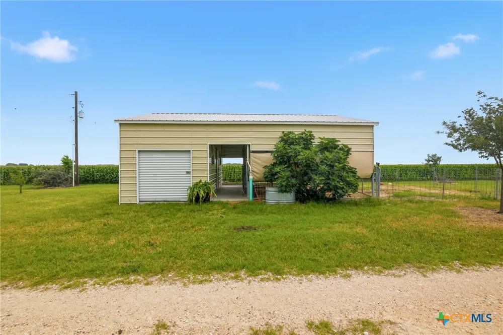 335 County Road 320 Edna, TX 77957