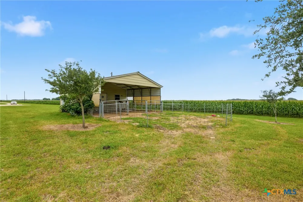 335 County Road 320 Edna, TX 77957