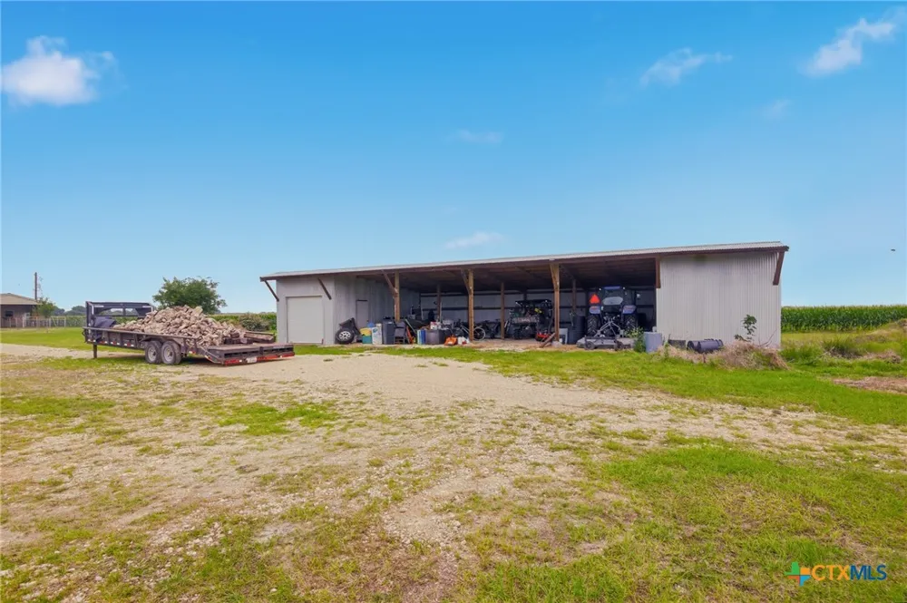 335 County Road 320 Edna, TX 77957