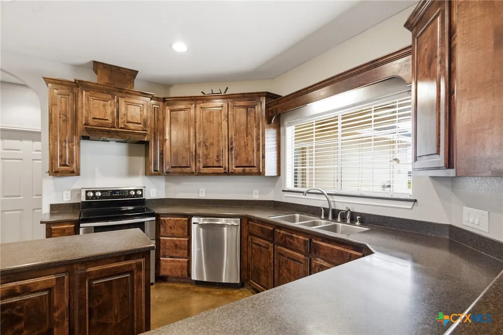 335 County Road 320 Edna, TX 77957