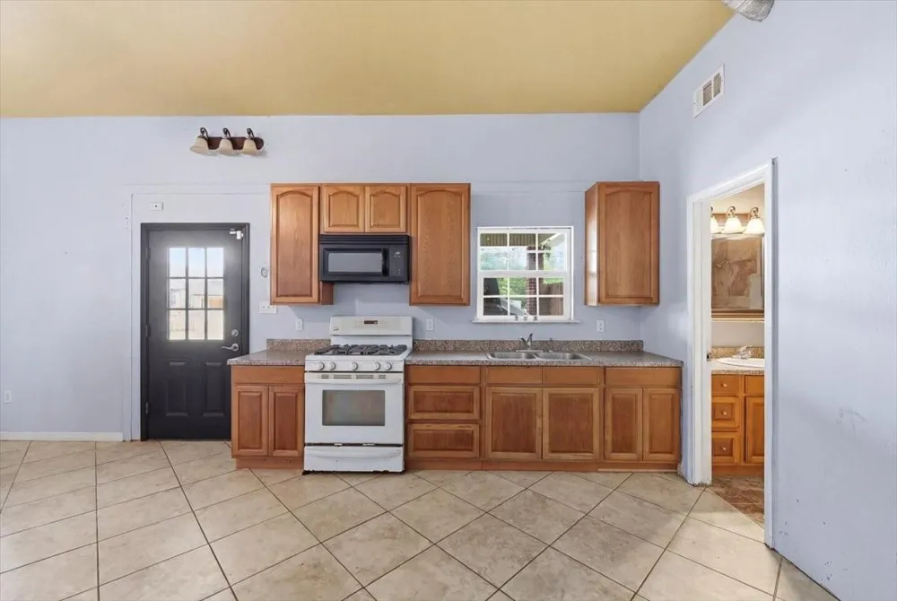 5215 Tomcat Trail Orange, TX 77632