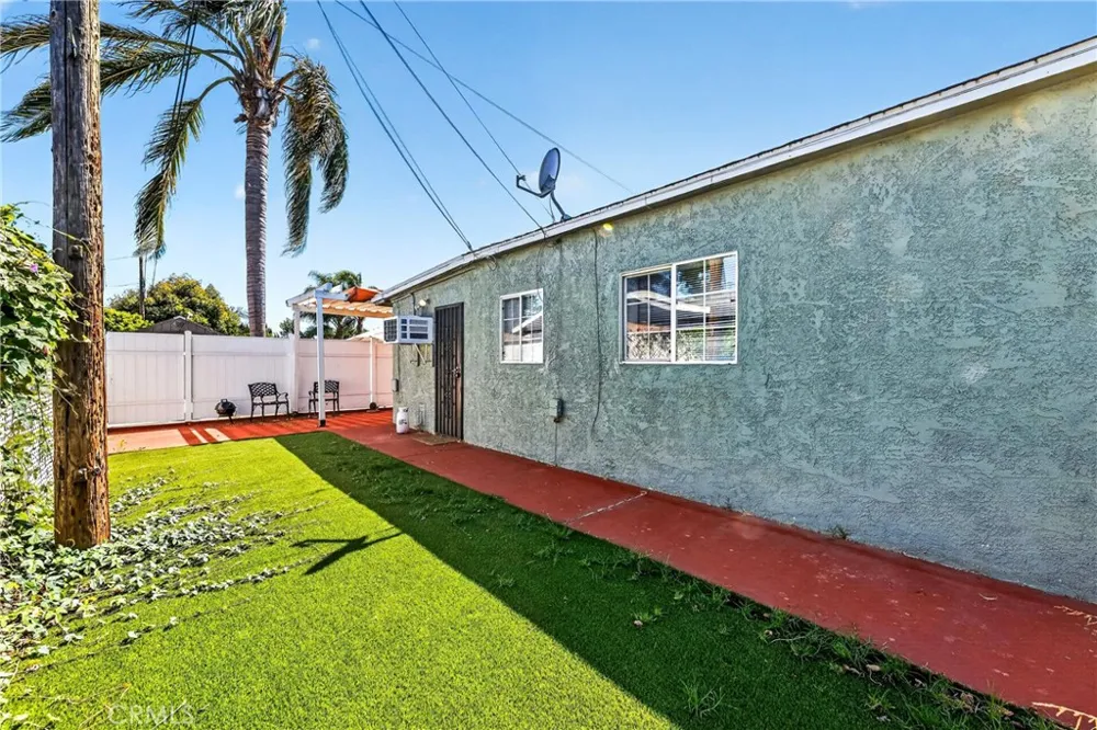 14708 S Denker Gardena, CA 90247