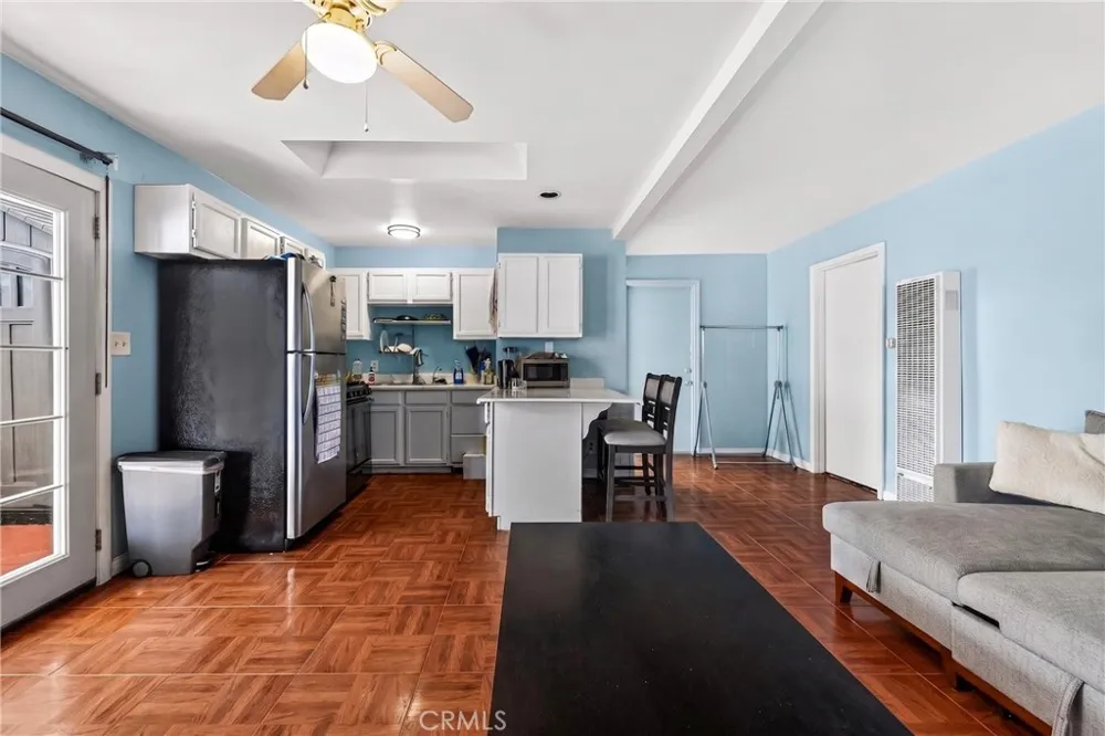 14708 S Denker Gardena, CA 90247