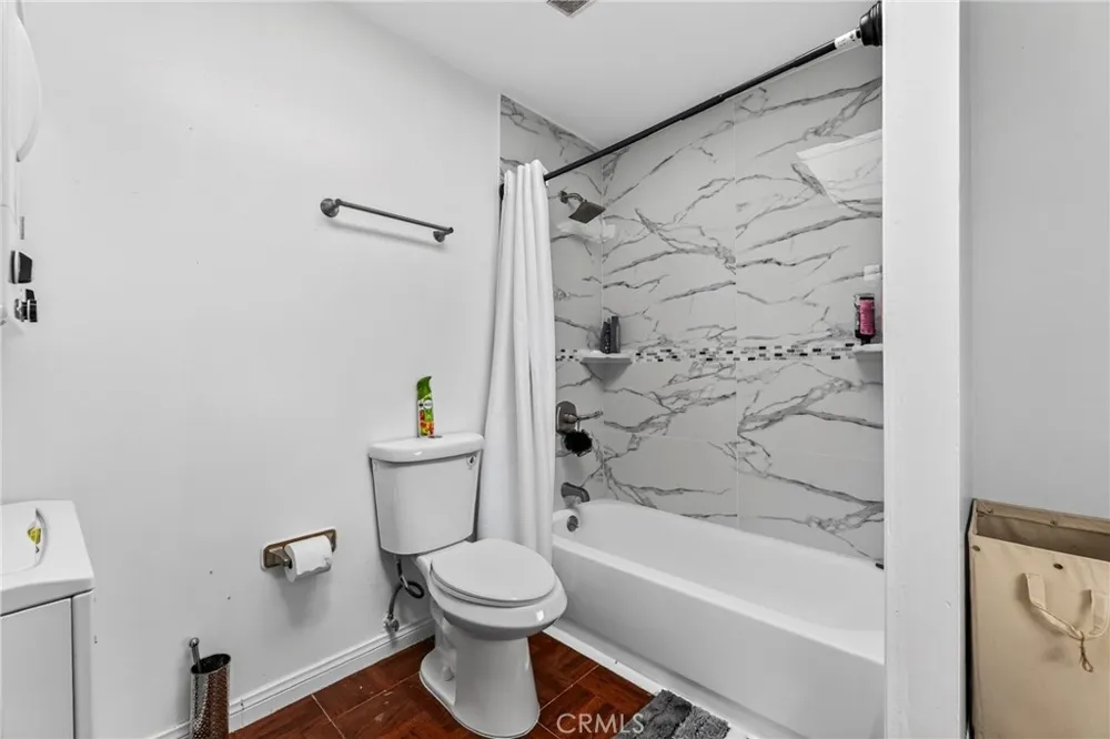 14708 S Denker Gardena, CA 90247