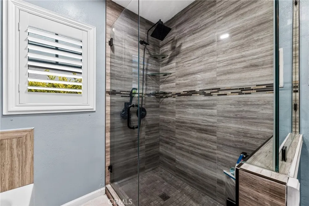 14708 S Denker Gardena, CA 90247