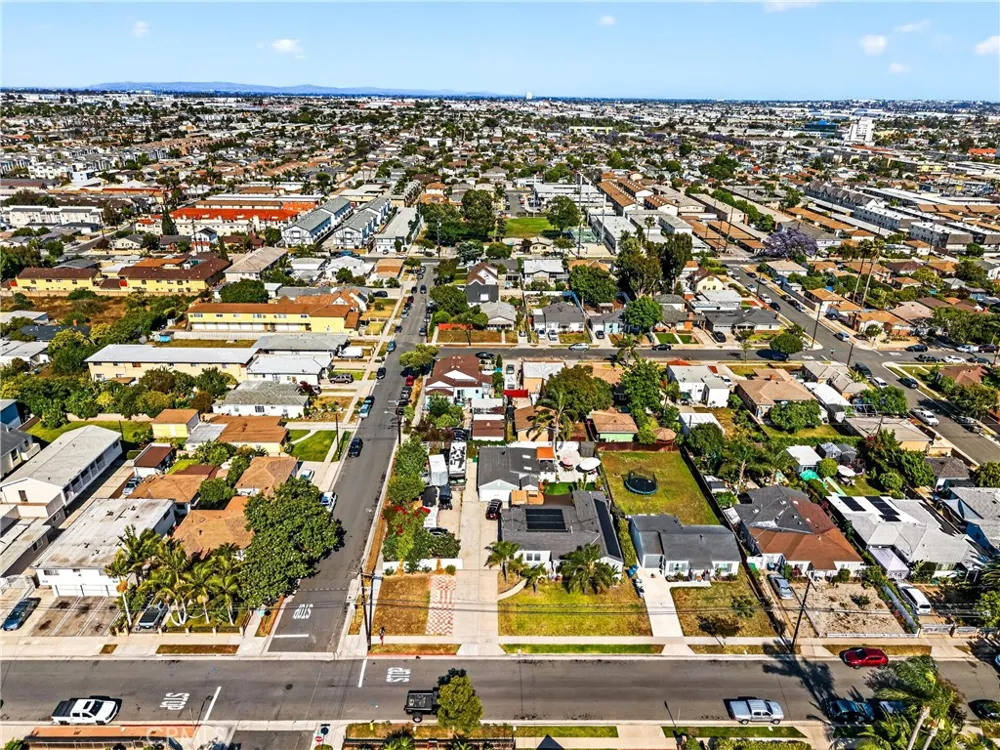 14708 S Denker Gardena, CA 90247