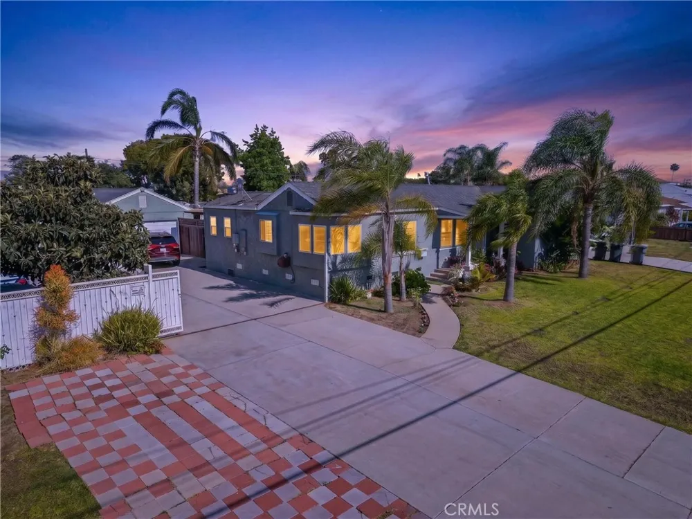 14708 S Denker Gardena, CA 90247