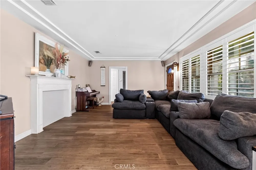 14708 S Denker Gardena, CA 90247