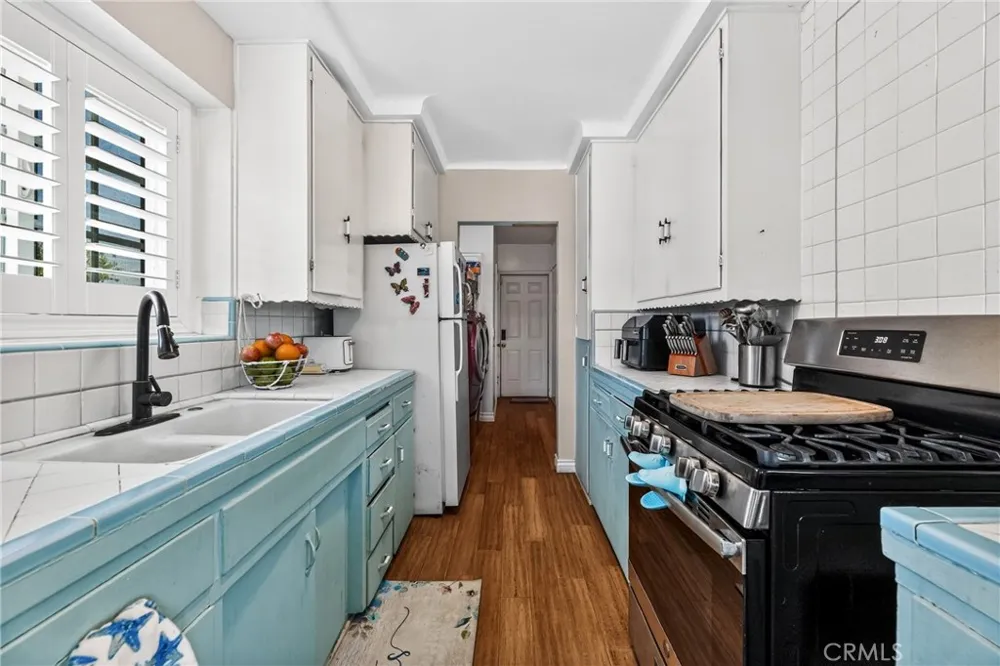 14708 S Denker Gardena, CA 90247