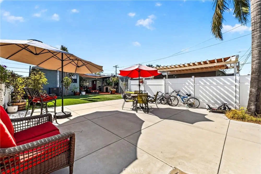 14708 S Denker Gardena, CA 90247