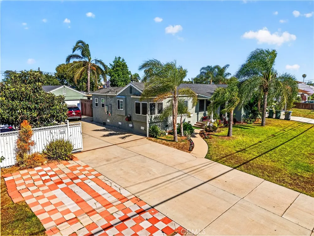 14708 S Denker Gardena, CA 90247