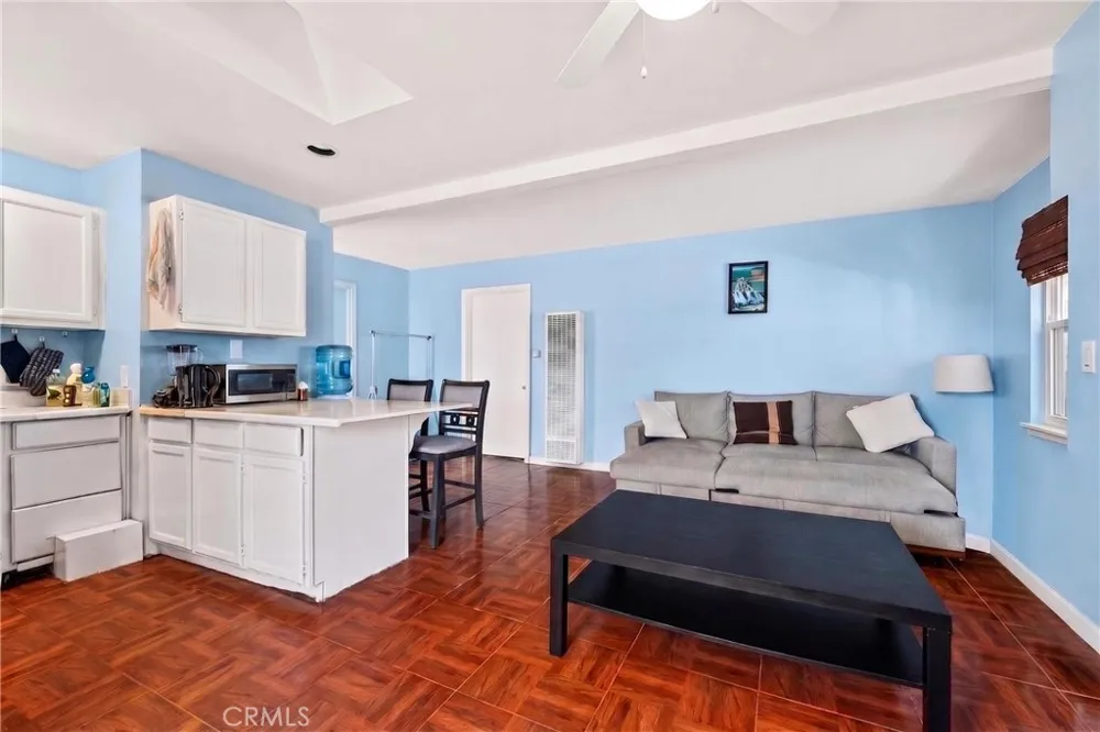 14708 S Denker Gardena, CA 90247