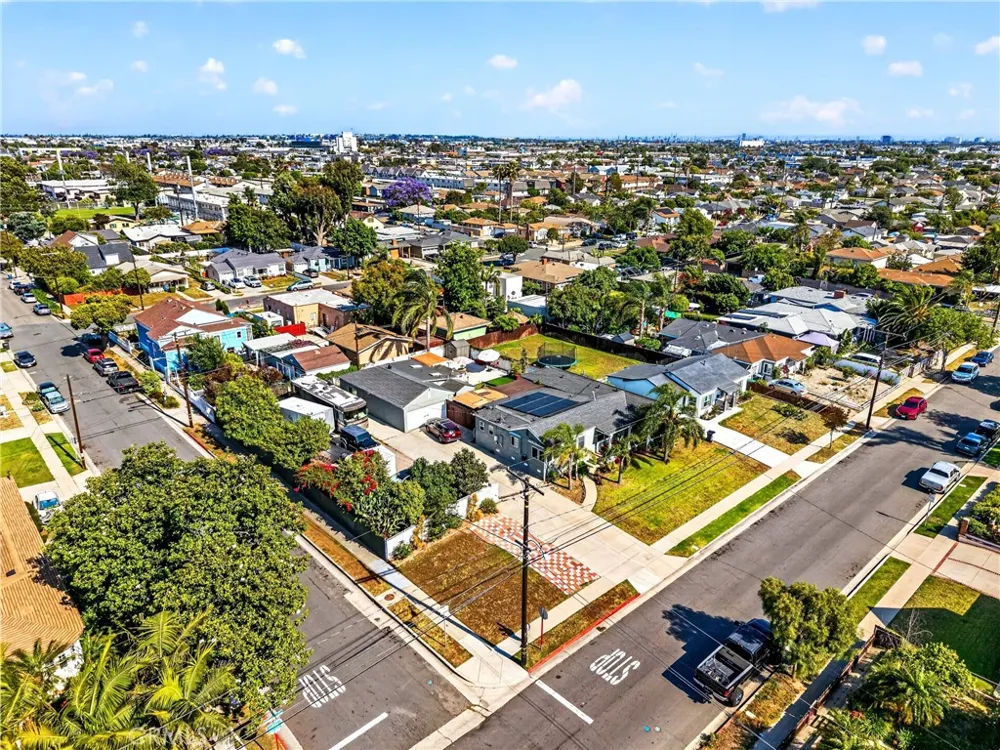 14708 S Denker Gardena, CA 90247