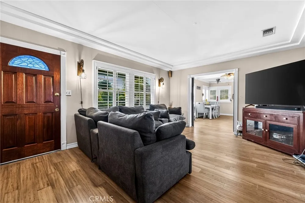14708 S Denker Gardena, CA 90247