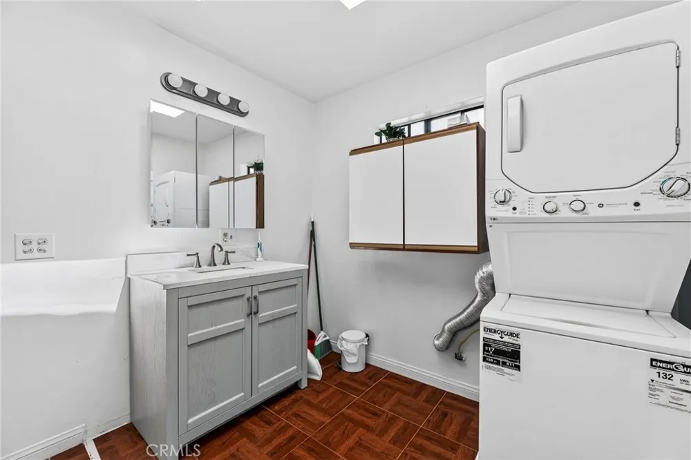 14708 S Denker Gardena, CA 90247