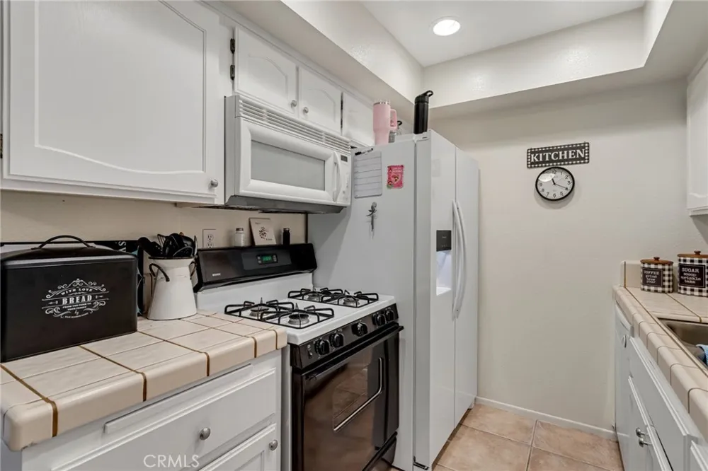 19222 Cottonwood Drive Apple Valley, CA 92308