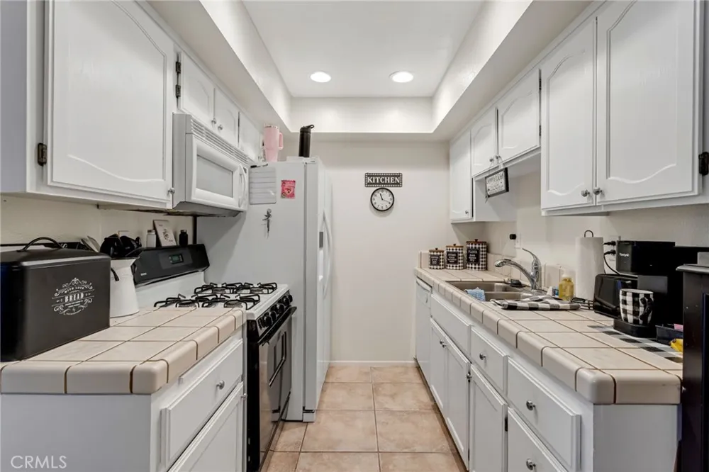 19222 Cottonwood Drive Apple Valley, CA 92308