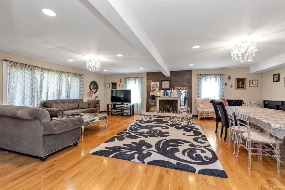 97 Birch Lane Woodsburgh, NY 11598