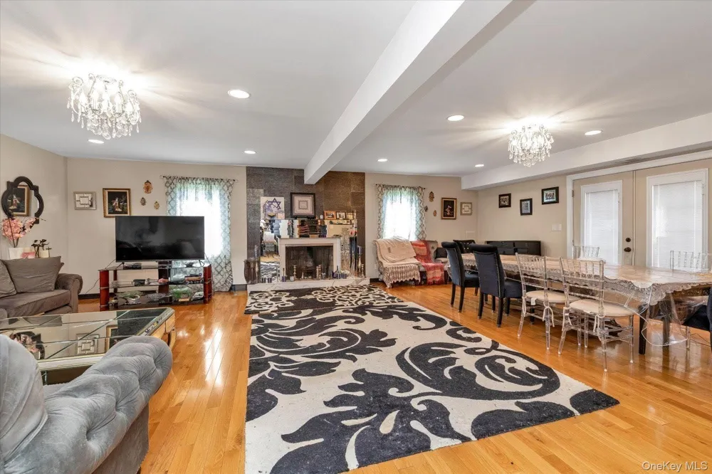 97 Birch Lane Woodsburgh, NY 11598