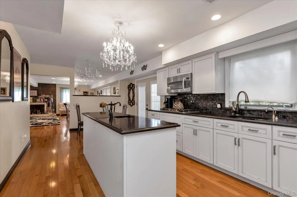 97 Birch Lane Woodsburgh, NY 11598
