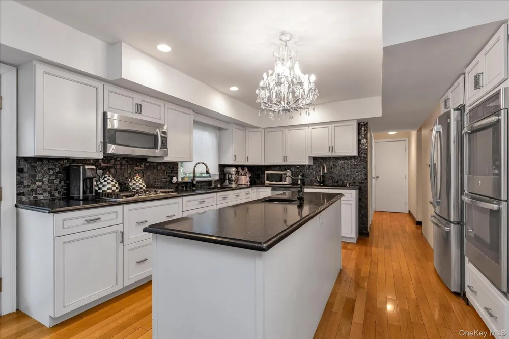 97 Birch Lane Woodsburgh, NY 11598