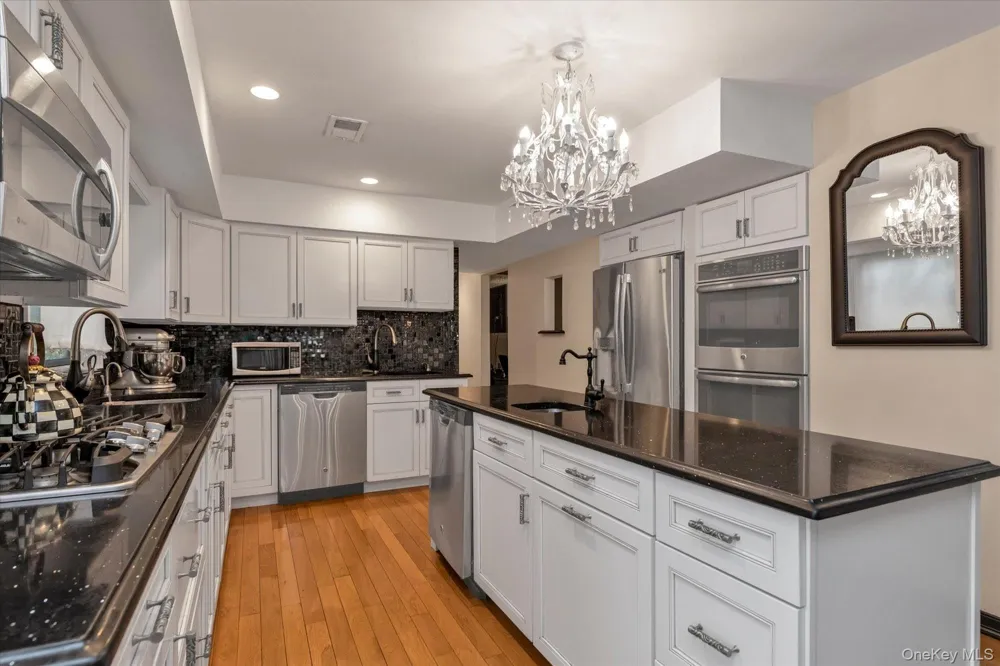 97 Birch Lane Woodsburgh, NY 11598