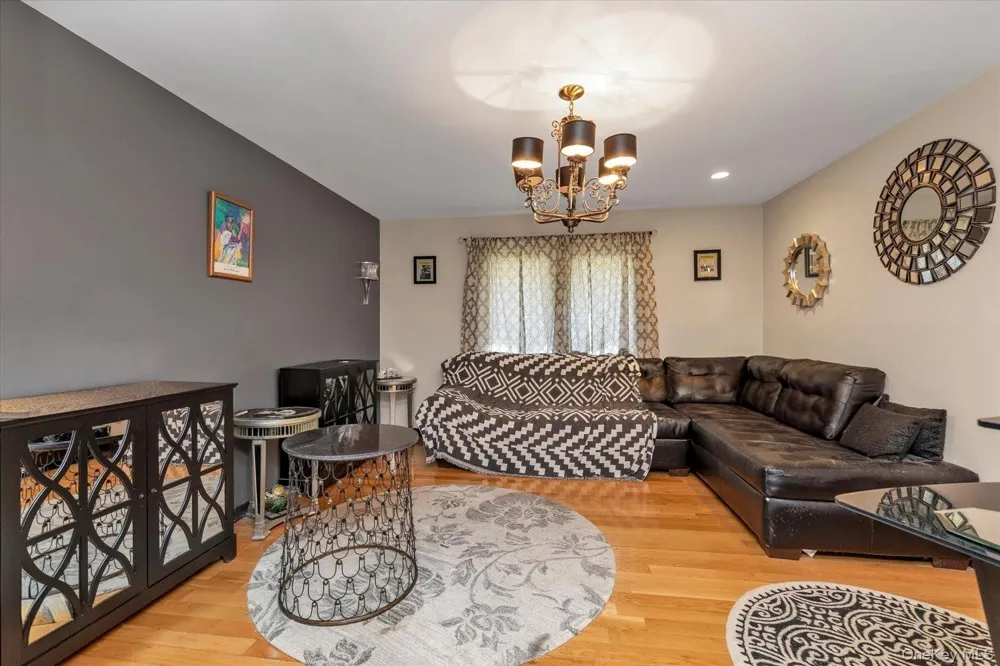 97 Birch Lane Woodsburgh, NY 11598