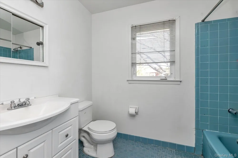 97 Birch Lane Woodsburgh, NY 11598