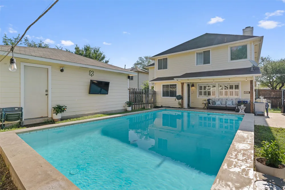 372 Tobin Drive Buda, TX 78610