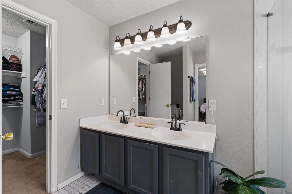 372 Tobin Drive Buda, TX 78610