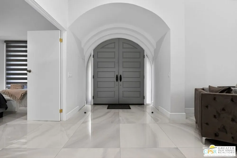 196 Kavenish Drive Rancho Mirage, CA 92270