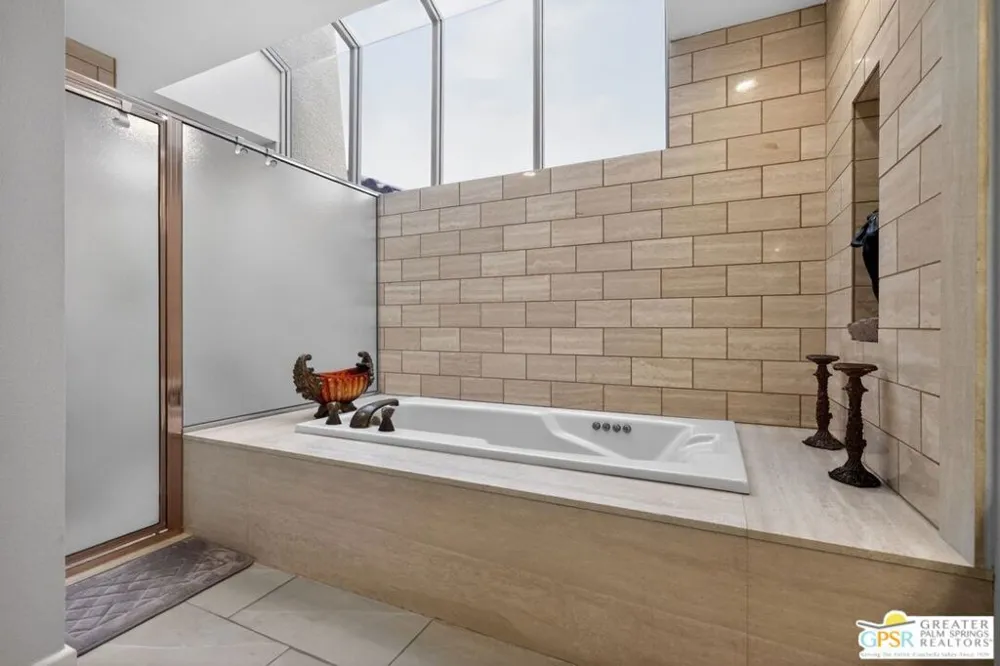 196 Kavenish Drive Rancho Mirage, CA 92270