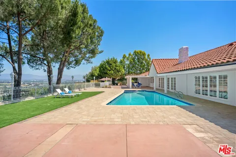 4159 Regal Oak Drive