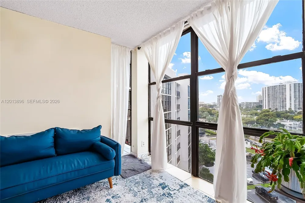 800 Parkview Dr #901 Hallandale Beach, FL 33009