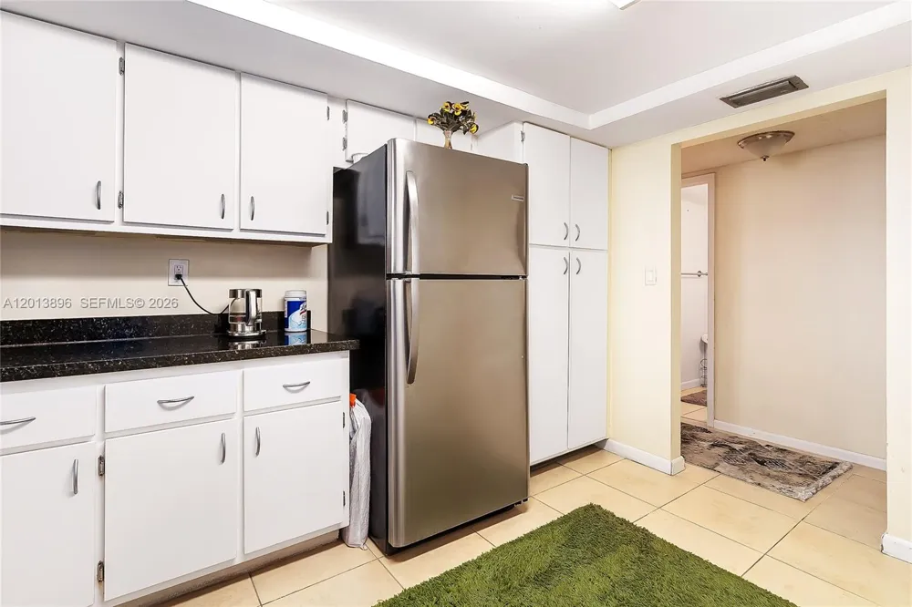 800 Parkview Dr #901 Hallandale Beach, FL 33009