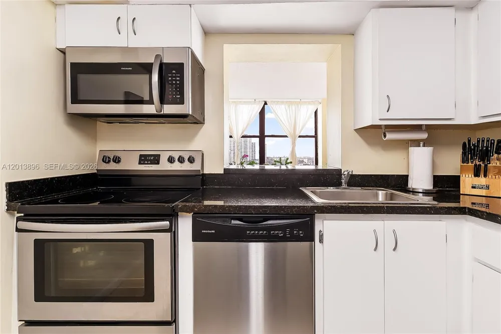 800 Parkview Dr #901 Hallandale Beach, FL 33009