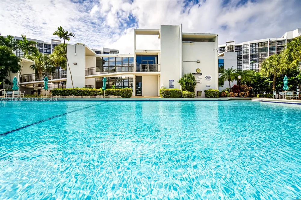 800 Parkview Dr #901 Hallandale Beach, FL 33009