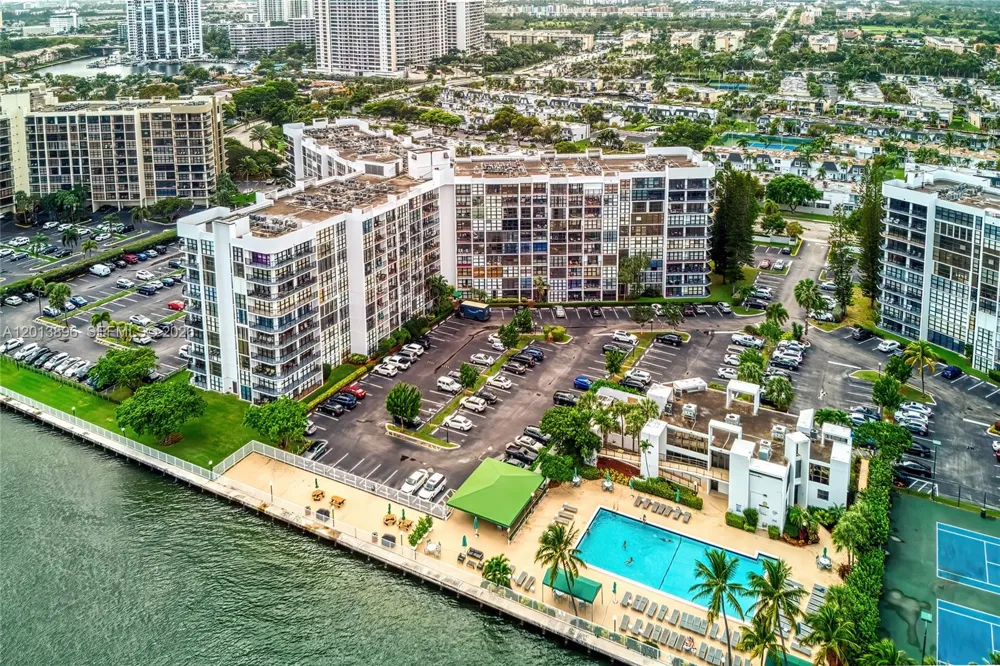 800 Parkview Dr #901 Hallandale Beach, FL 33009
