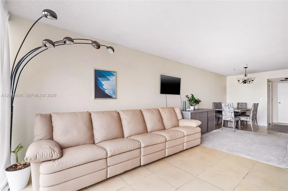 800 Parkview Dr #901 Hallandale Beach, FL 33009
