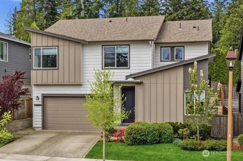 2466 NE Athlon Court