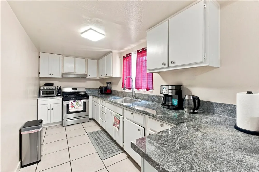 17317 Marygold Bloomington, CA 92316