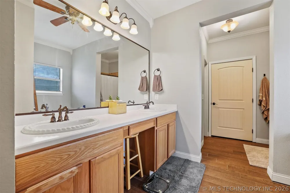 6644 Black Oak Trail Kingston, OK 73439