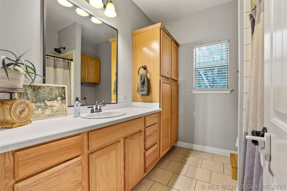 6644 Black Oak Trail Kingston, OK 73439