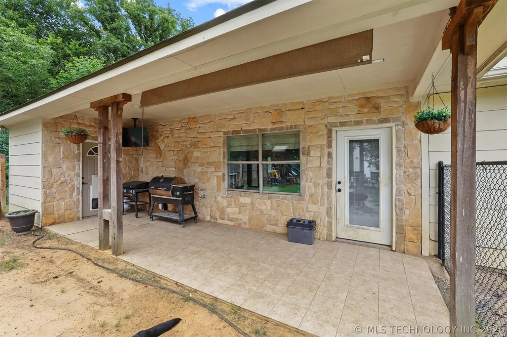 6644 Black Oak Trail Kingston, OK 73439