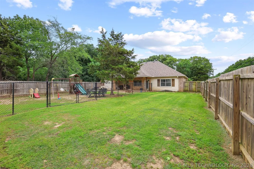 6644 Black Oak Trail Kingston, OK 73439