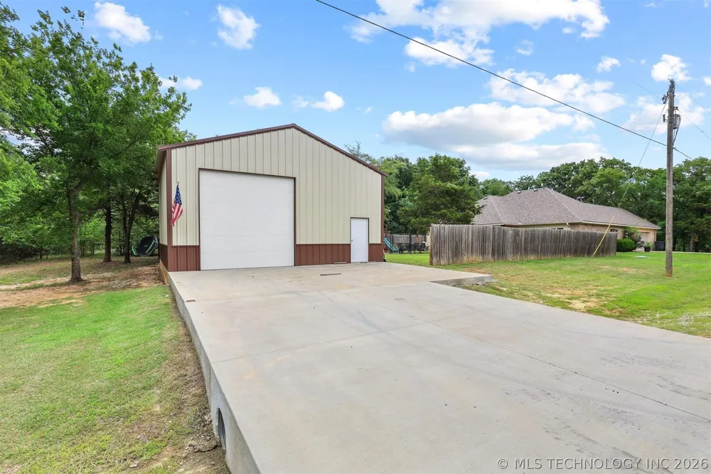 6644 Black Oak Trail Kingston, OK 73439