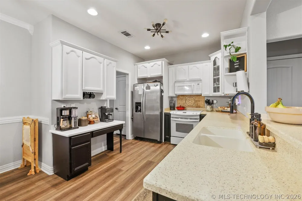 6644 Black Oak Trail Kingston, OK 73439